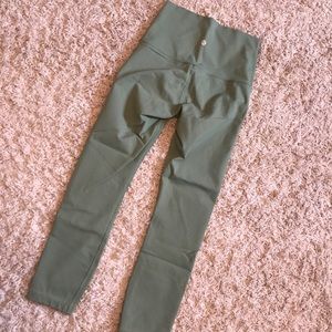 Sage Green Lululemon Wunder Under Crop Size 4